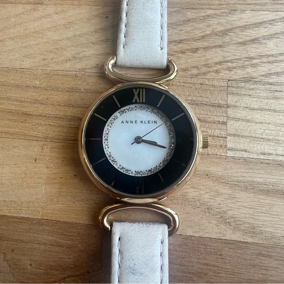 Anne Klein ladies AK/1932 fashion watch NEW BATTERY - Picture 1 of 7